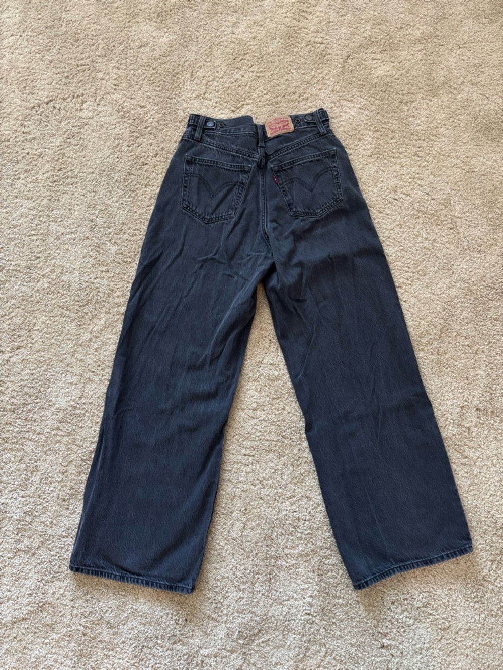 Levi's Women's Cinch Baggy Jeans - Picture 5 of 5